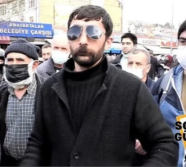 Son Zamanların Viral İsmi "Gebeş Kaplumbağa Adam"ın Tarzını İnceliyoruz!